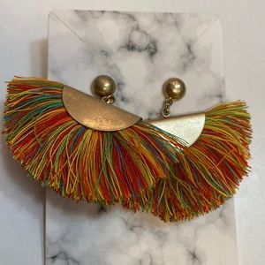Tropical style tassel earrings with brass details.